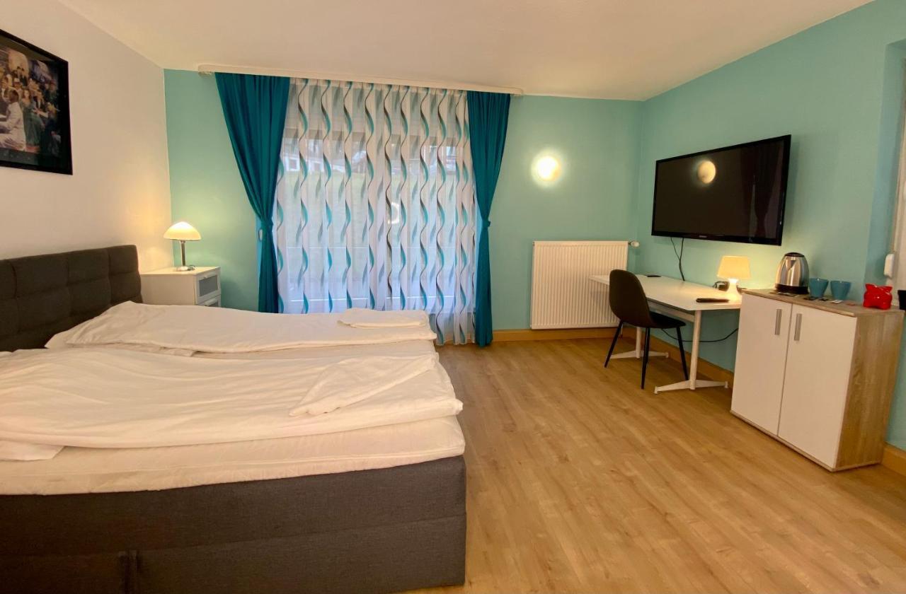 Privatzimmer Im Apartment - Apple Tv Netflix Kingsize Bett Arbeitsplatz Naehe Hbf Koblenz  Exterior foto