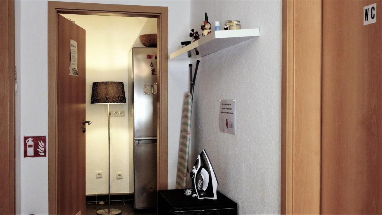 Privatzimmer Im Apartment - Apple Tv Netflix Kingsize Bett Arbeitsplatz Naehe Hbf Koblenz  Exterior foto