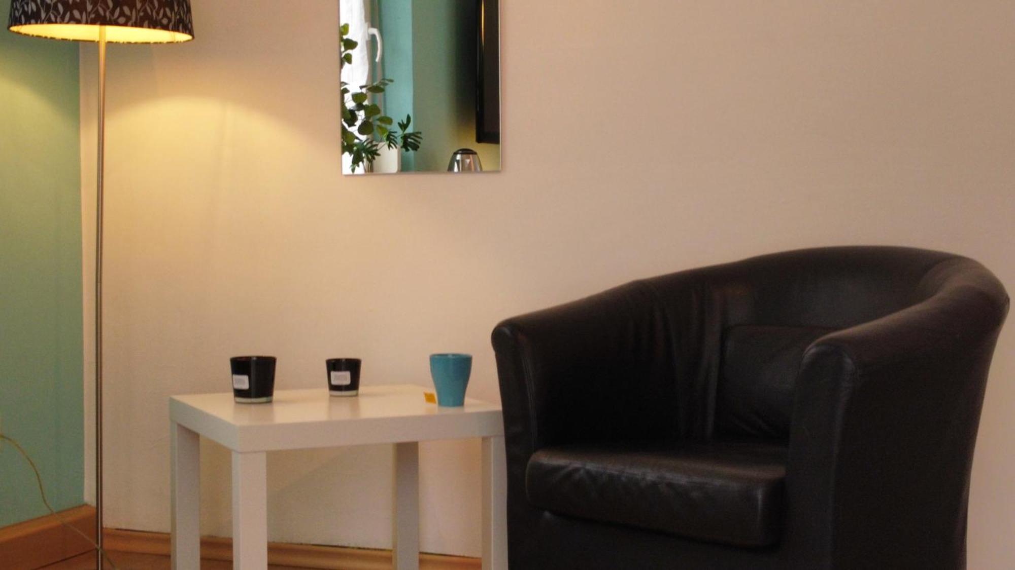 Privatzimmer Im Apartment - Apple Tv Netflix Kingsize Bett Arbeitsplatz Naehe Hbf Koblenz  Exterior foto